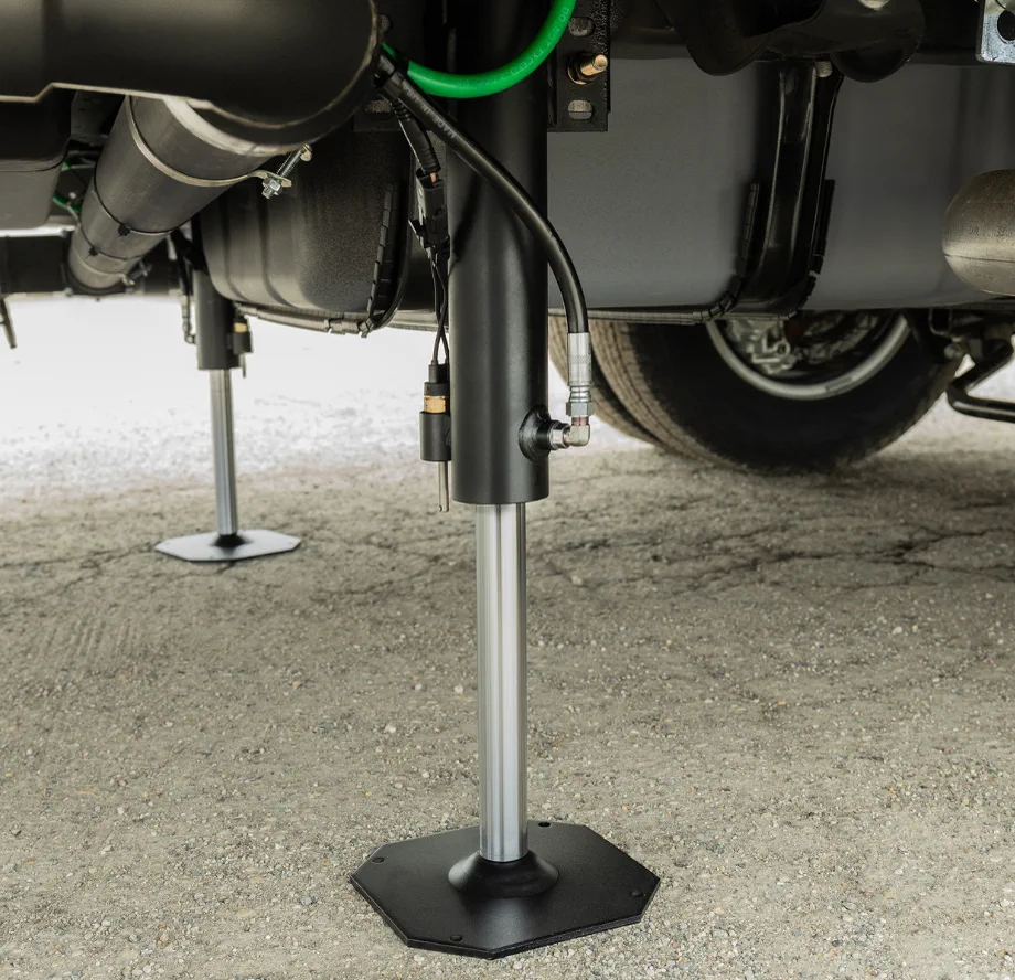 Hydraulic leveling jack repair on-site in Vero Beach